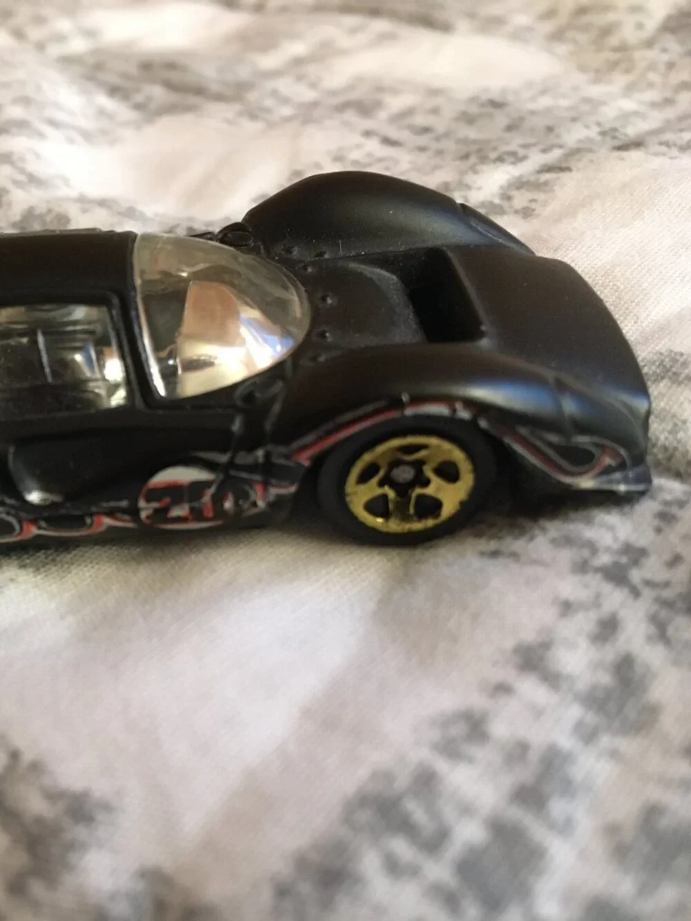 Hot Wheels Red Enzo Ferrari ( 2002 ) and P4